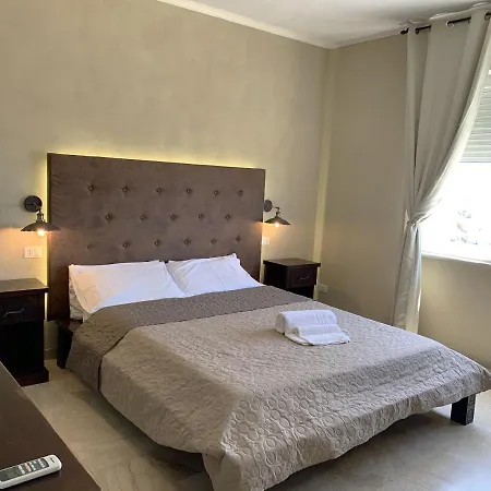 L'attico Di Piazza Mazzini Frühstückspension