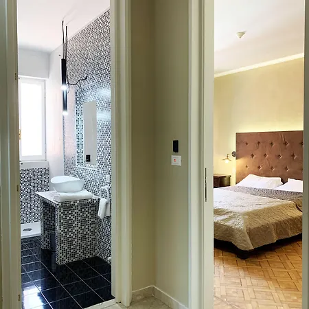 L'attico Di Piazza Mazzini Frühstückspension 3*