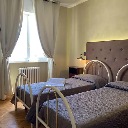 L'attico Di Piazza Mazzini Frühstückspension