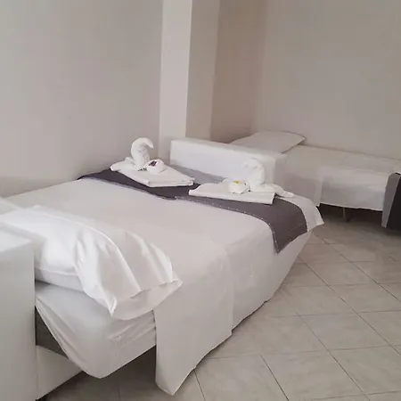 L'attico Di Piazza Mazzini Frühstückspension 3*