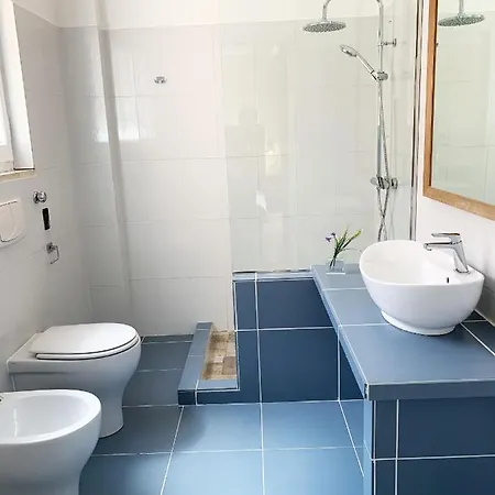 L'attico Di Piazza Mazzini Alojamento de Acomodação e Pequeno-almoço 3*