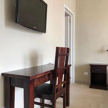 Oda ve Kahvaltı L'attico Di Piazza Mazzini 3*