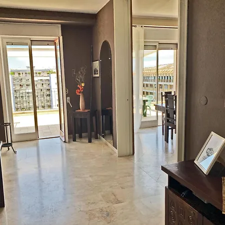 L'attico Di Piazza Mazzini Alojamento de Acomodação e Pequeno-almoço Lecce