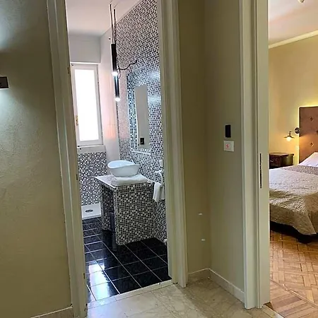 L'attico Di Piazza Mazzini Bed & Breakfast 3*
